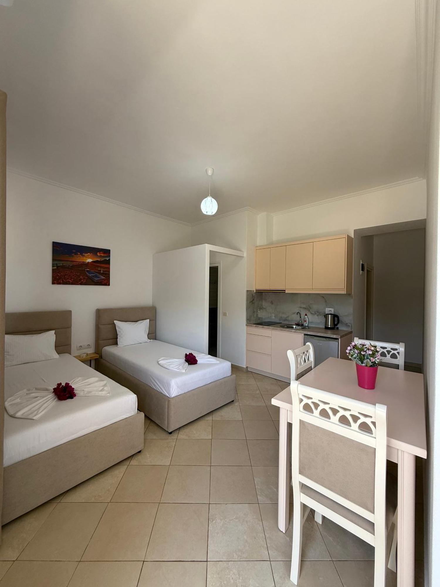 Xhibo Apartments Sarande Exterior photo